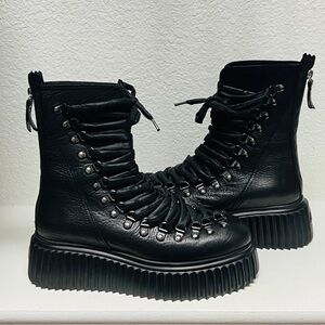 Gorgeous AGL boots. EU 38.5. Soft leather and puff laces